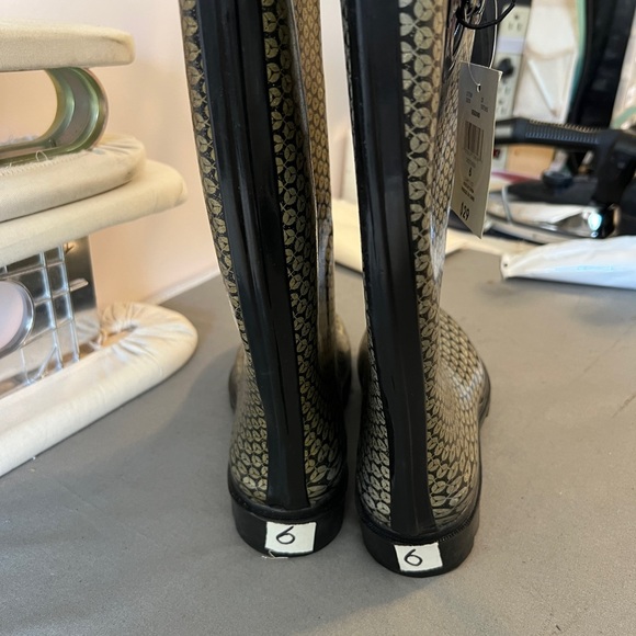 Rain boots - Picture 3 of 6